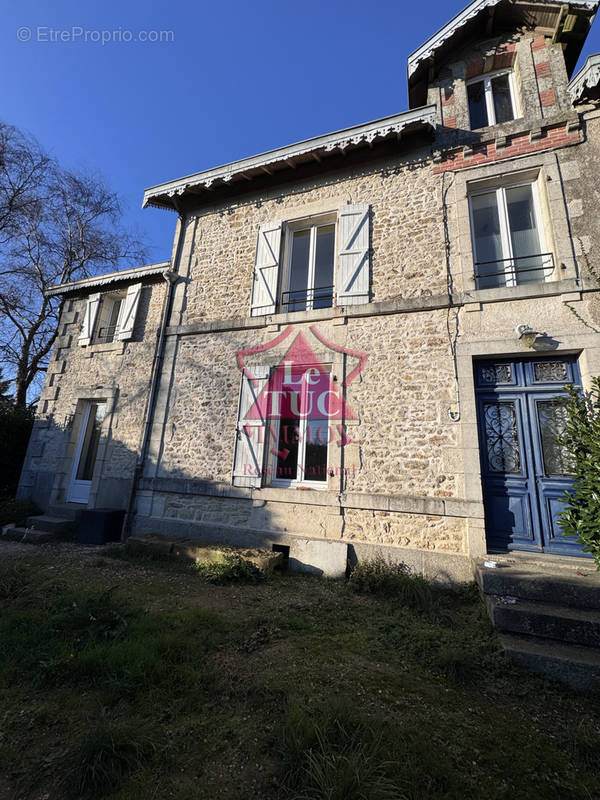 Maison à MAZIERES-EN-GATINE