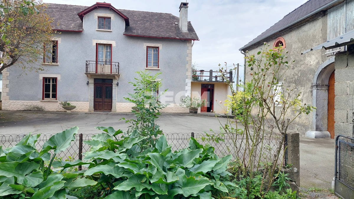 Maison à LESTELLE-BETHARRAM