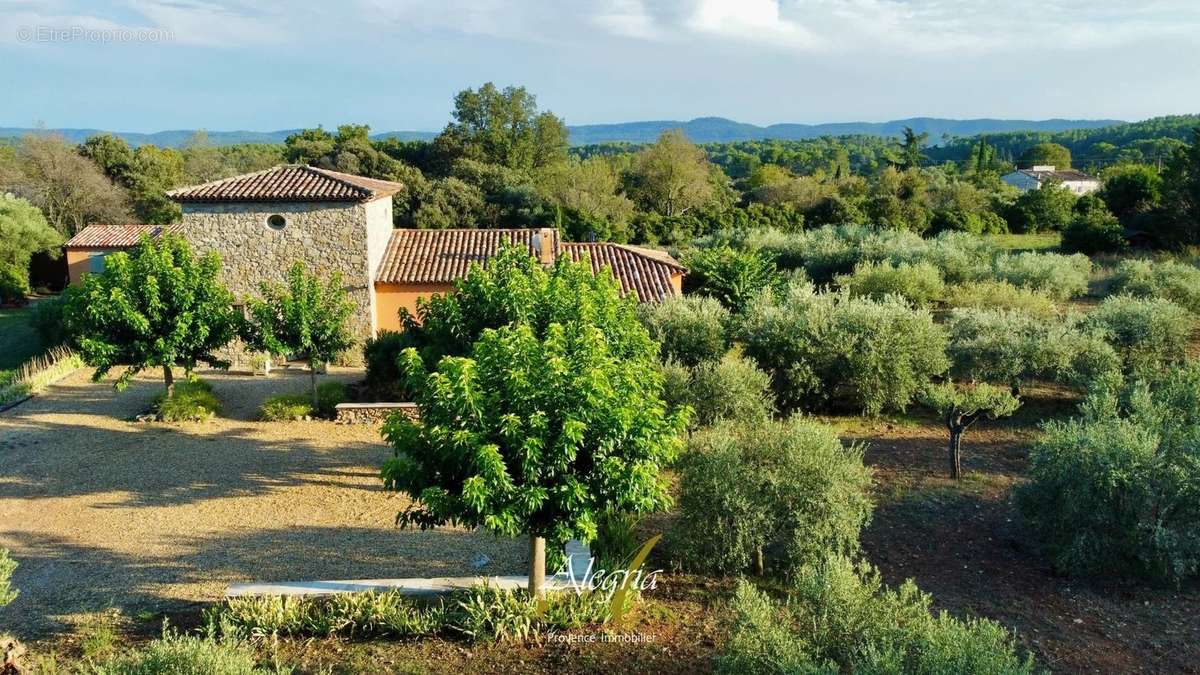 Maison à COTIGNAC