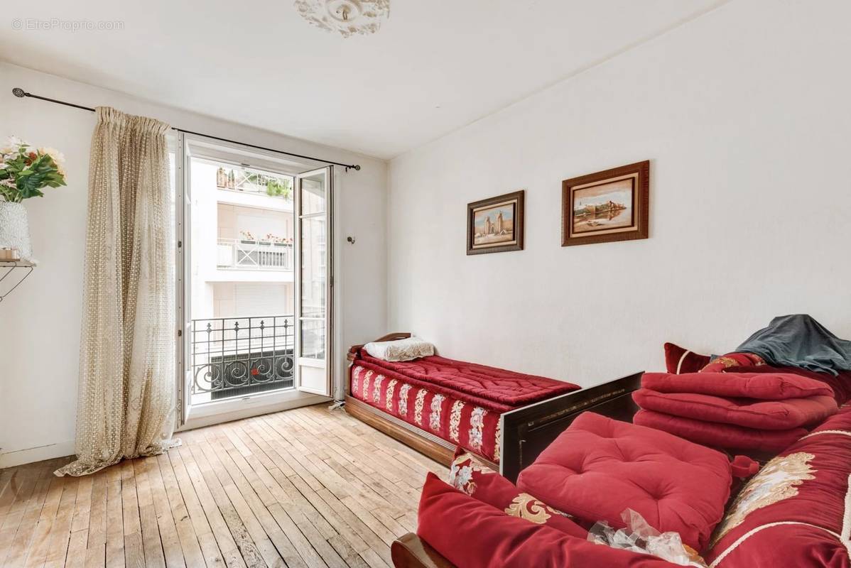 Appartement à COURBEVOIE