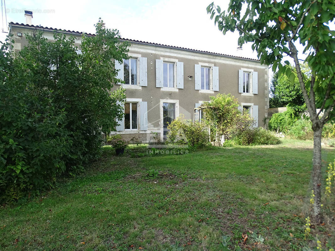 Maison à SURGERES