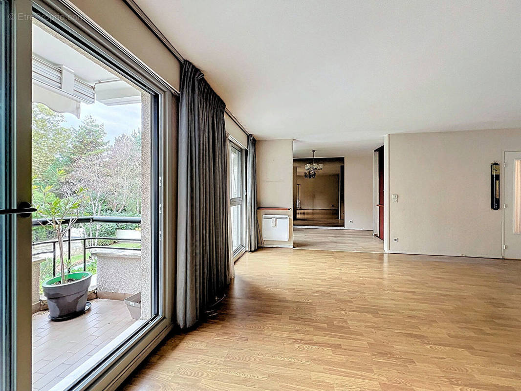 Appartement à SURESNES