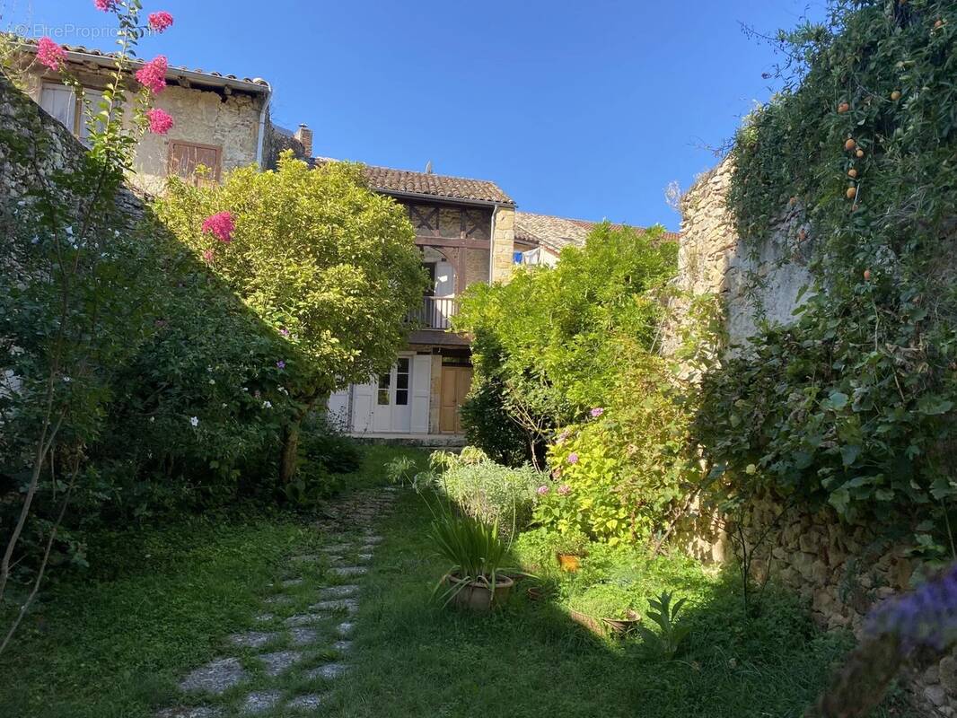 Maison à AURIGNAC