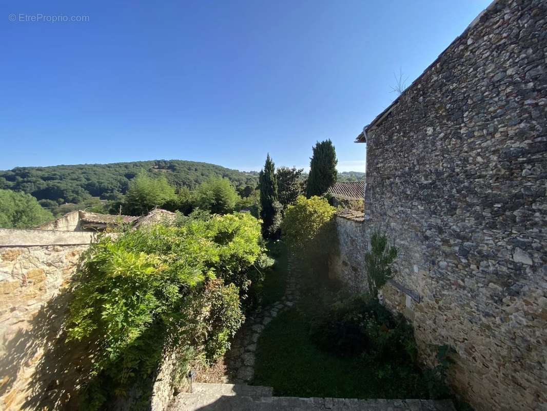 Maison à AURIGNAC