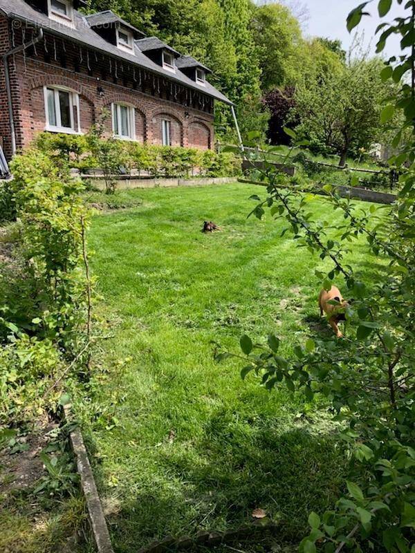 Maison à SAINT-MARTIN-DE-BIENFAITE-LA-CRESSONNIERE