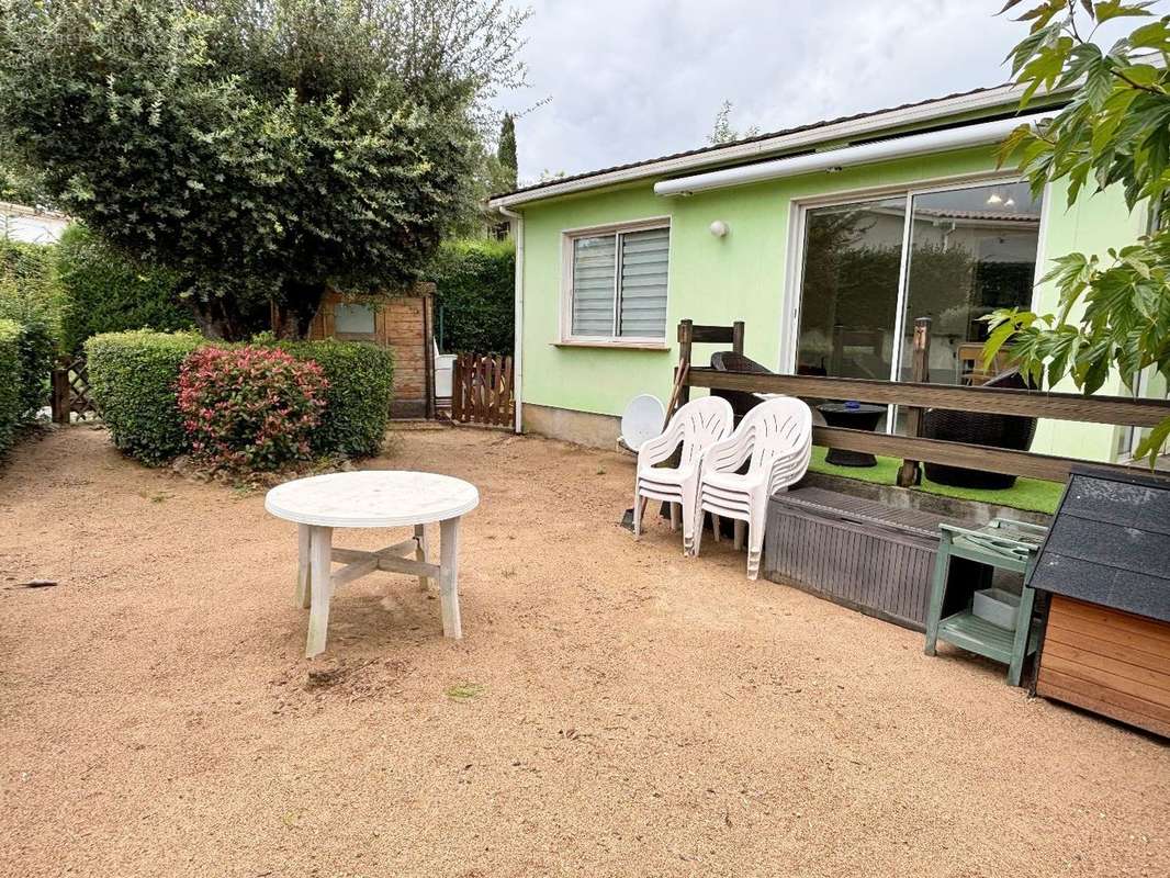 Maison à ROQUEBRUNE-SUR-ARGENS