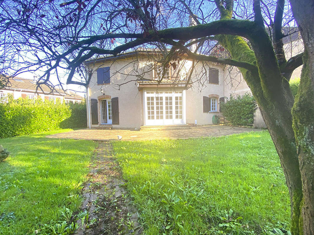 Maison à LES CLAYES-SOUS-BOIS