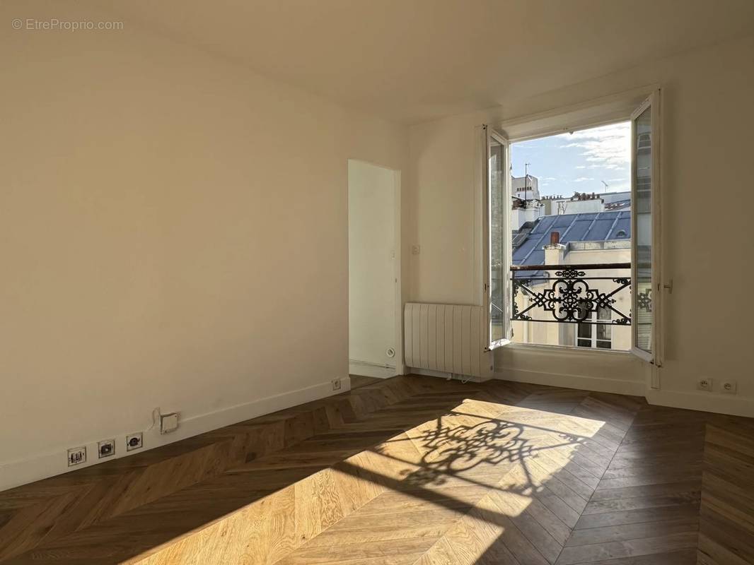 Appartement à PARIS-17E