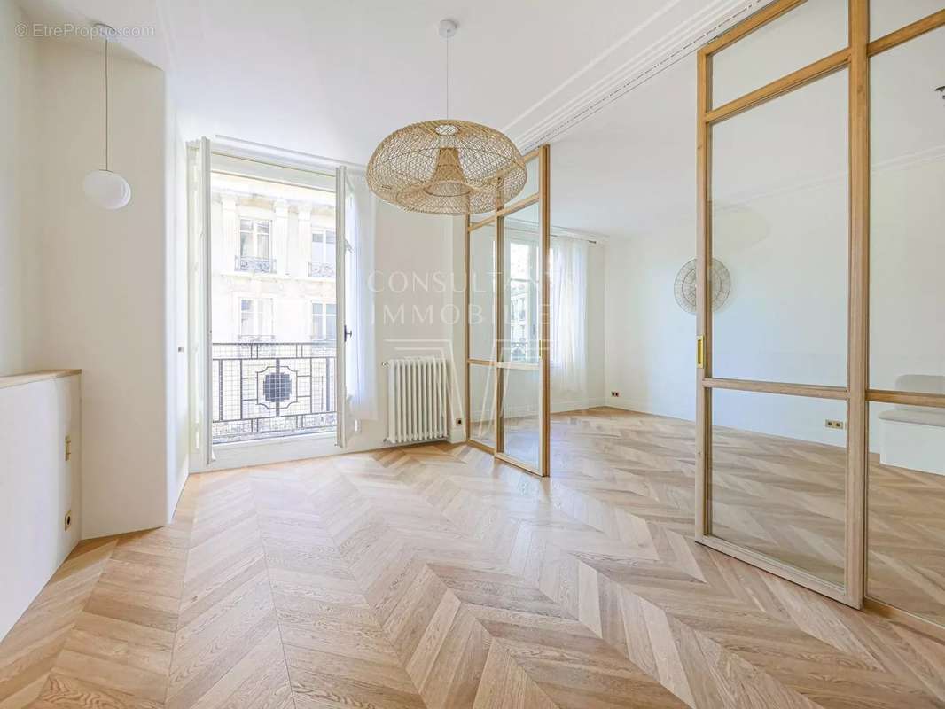 Appartement à PARIS-16E