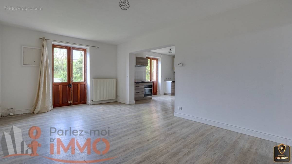 Appartement à LE CHAMBON-FEUGEROLLES