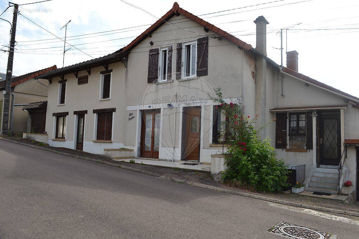 Maison à SAINT-HONORE-LES-BAINS