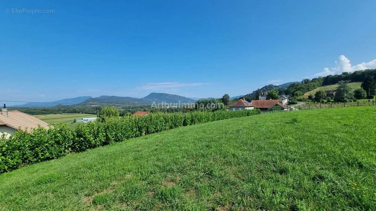 Terrain à SAINT-GENIX-SUR-GUIERS