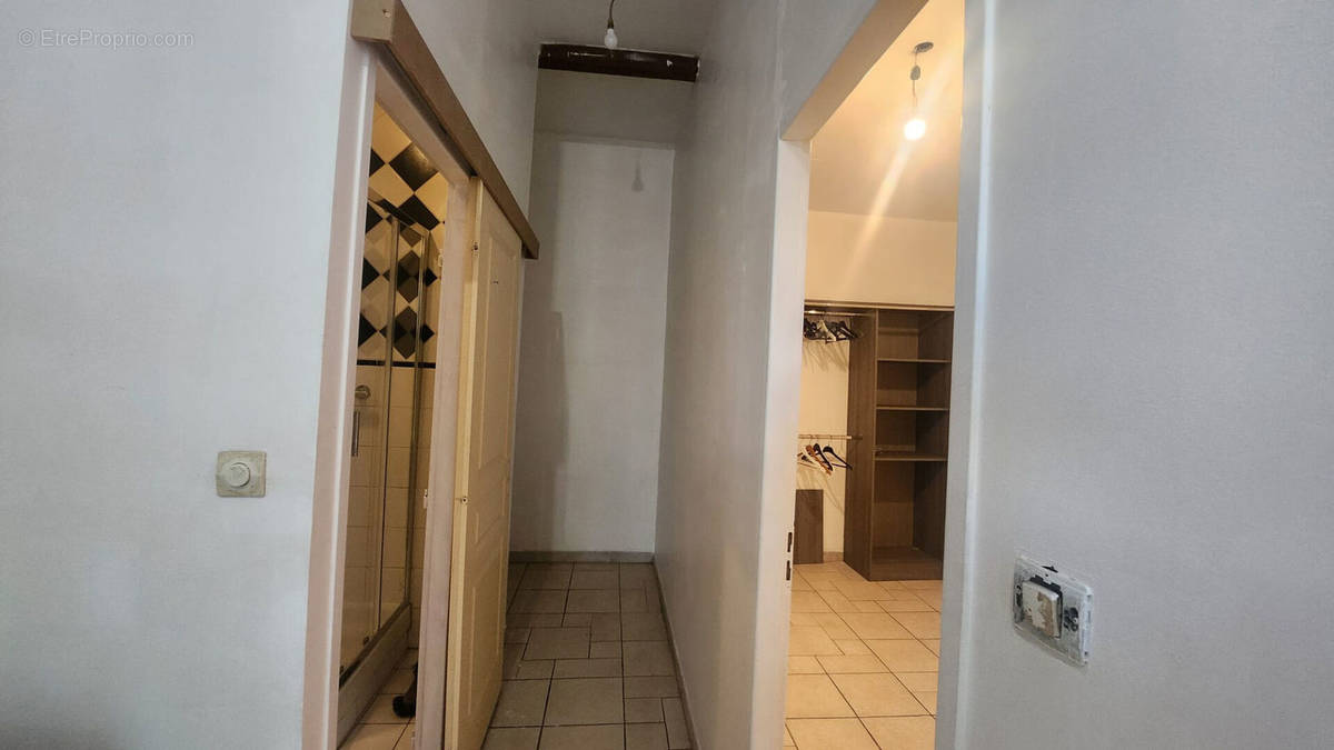 Appartement à MARSEILLE-3E