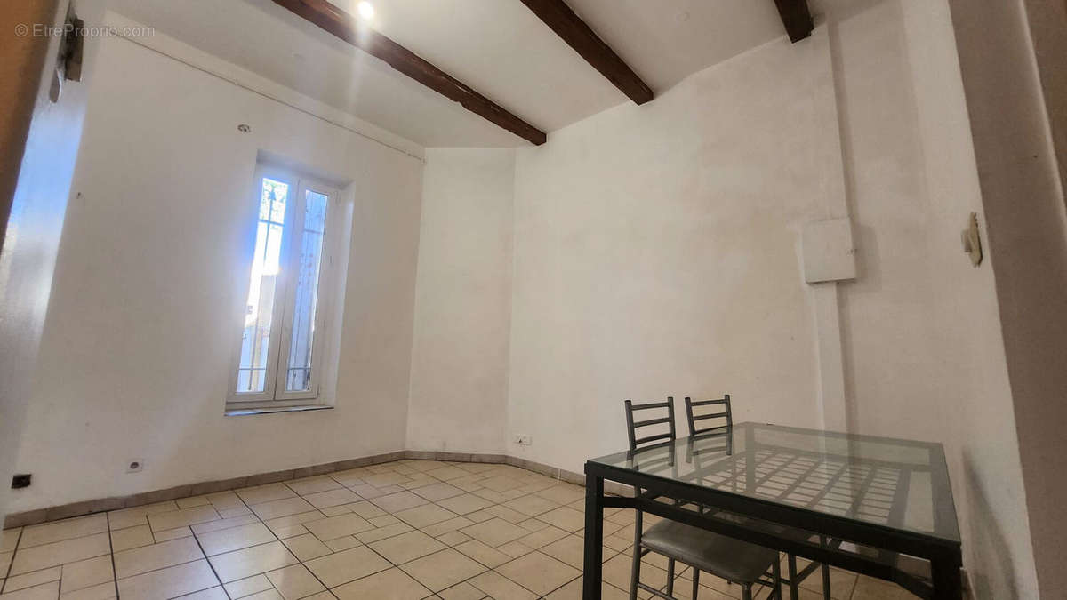 Appartement à MARSEILLE-3E