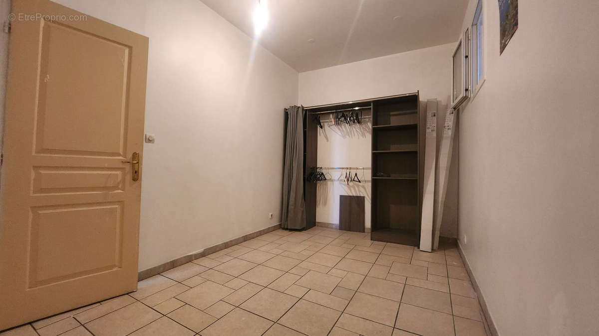 Appartement à MARSEILLE-3E