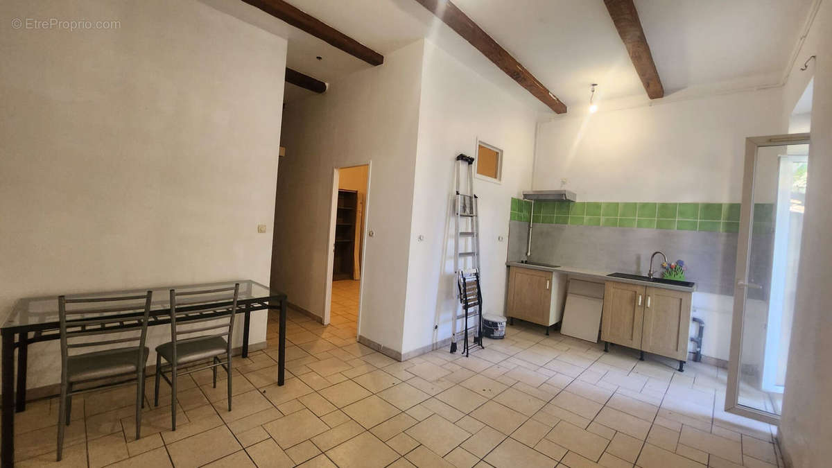 Appartement à MARSEILLE-3E