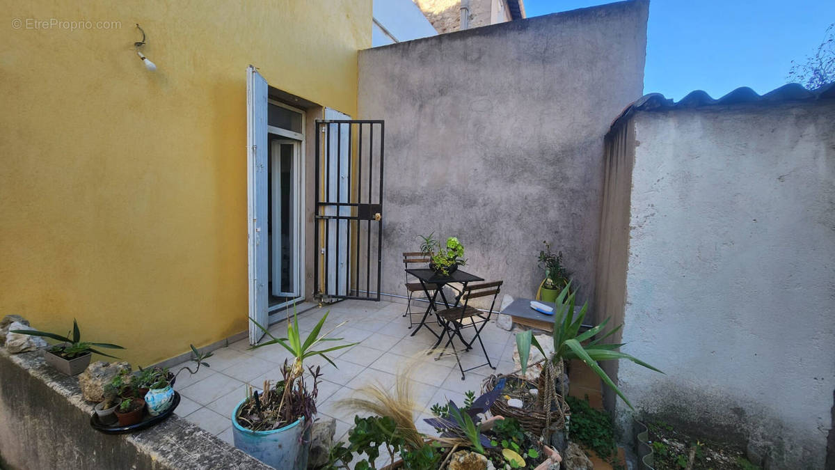 Appartement à MARSEILLE-3E