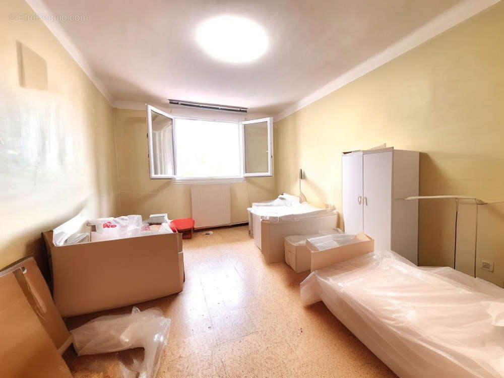 Appartement à MARSEILLE-4E