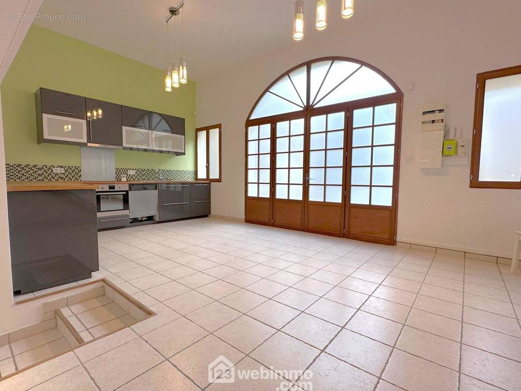 Magnifique loft de plus de 123 m² situé à 2 mn à pied de la gare ! - Appartement à HERICY