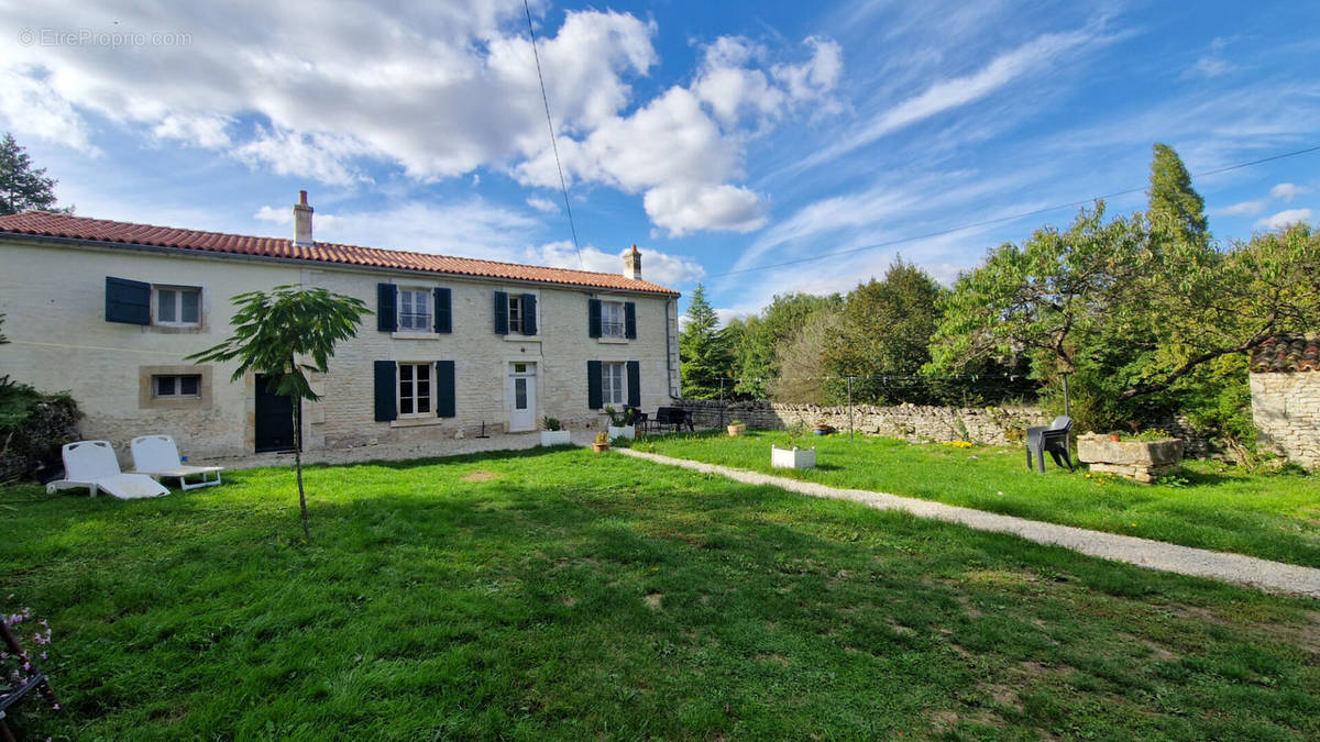 Maison à MOUGON