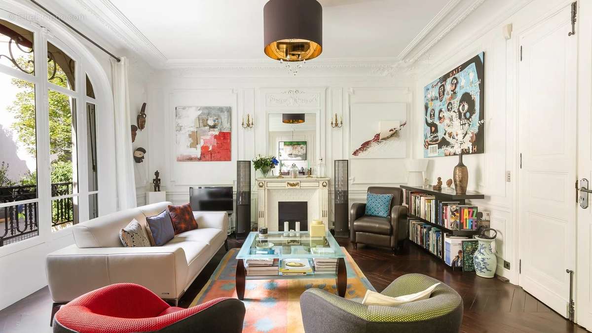 Appartement à PARIS-16E