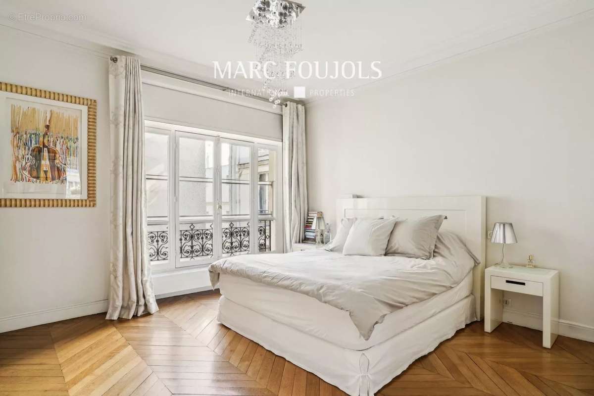 Appartement à PARIS-8E