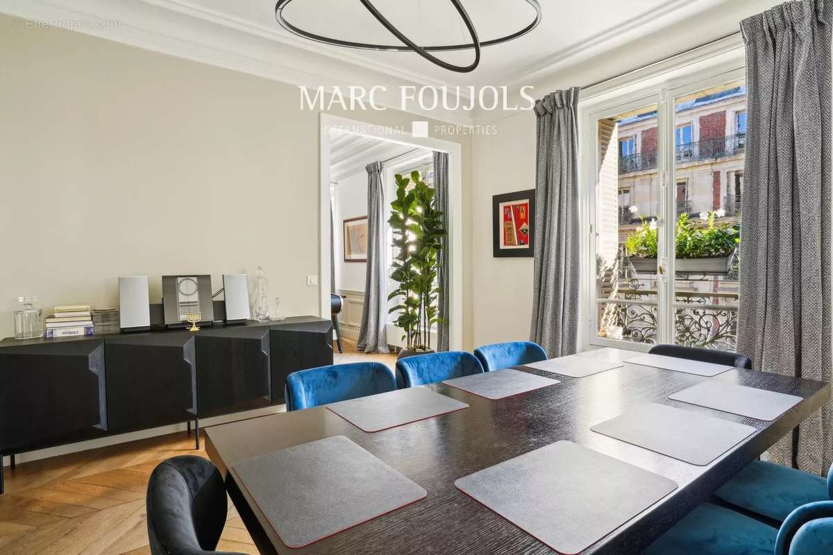 Appartement à PARIS-8E