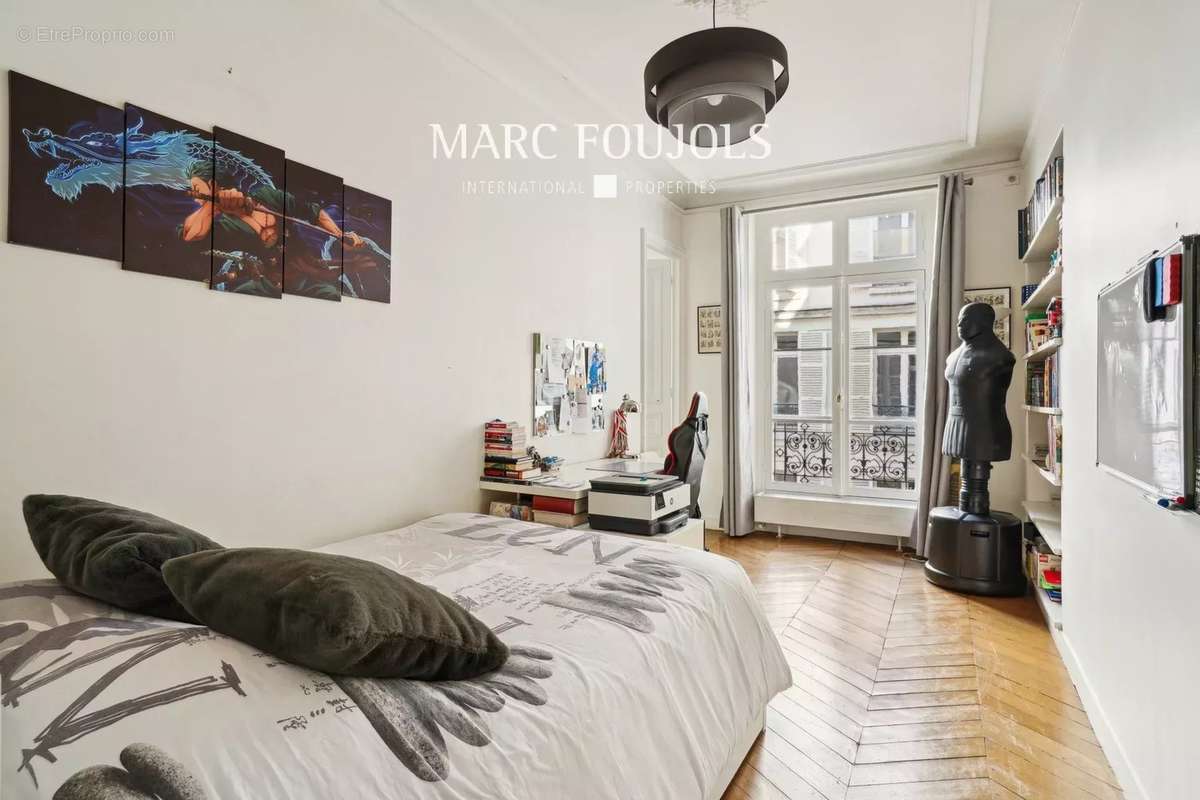 Appartement à PARIS-8E