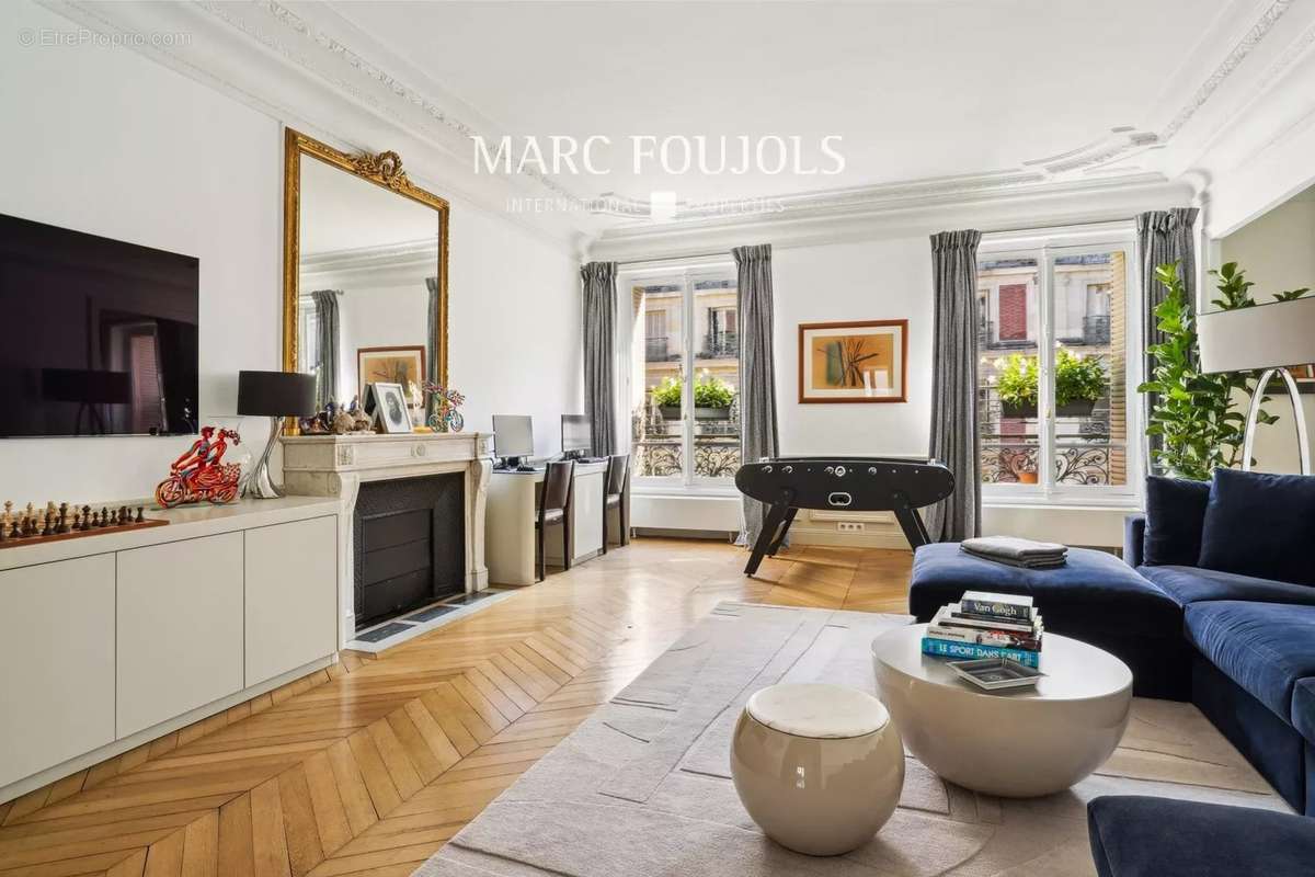 Appartement à PARIS-8E