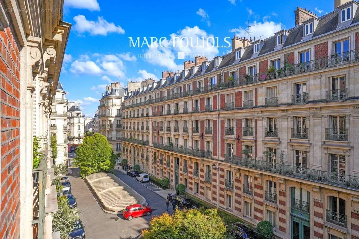 Appartement à PARIS-8E