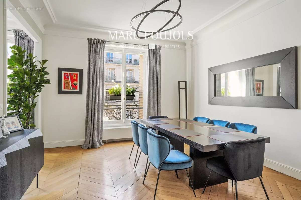 Appartement à PARIS-8E