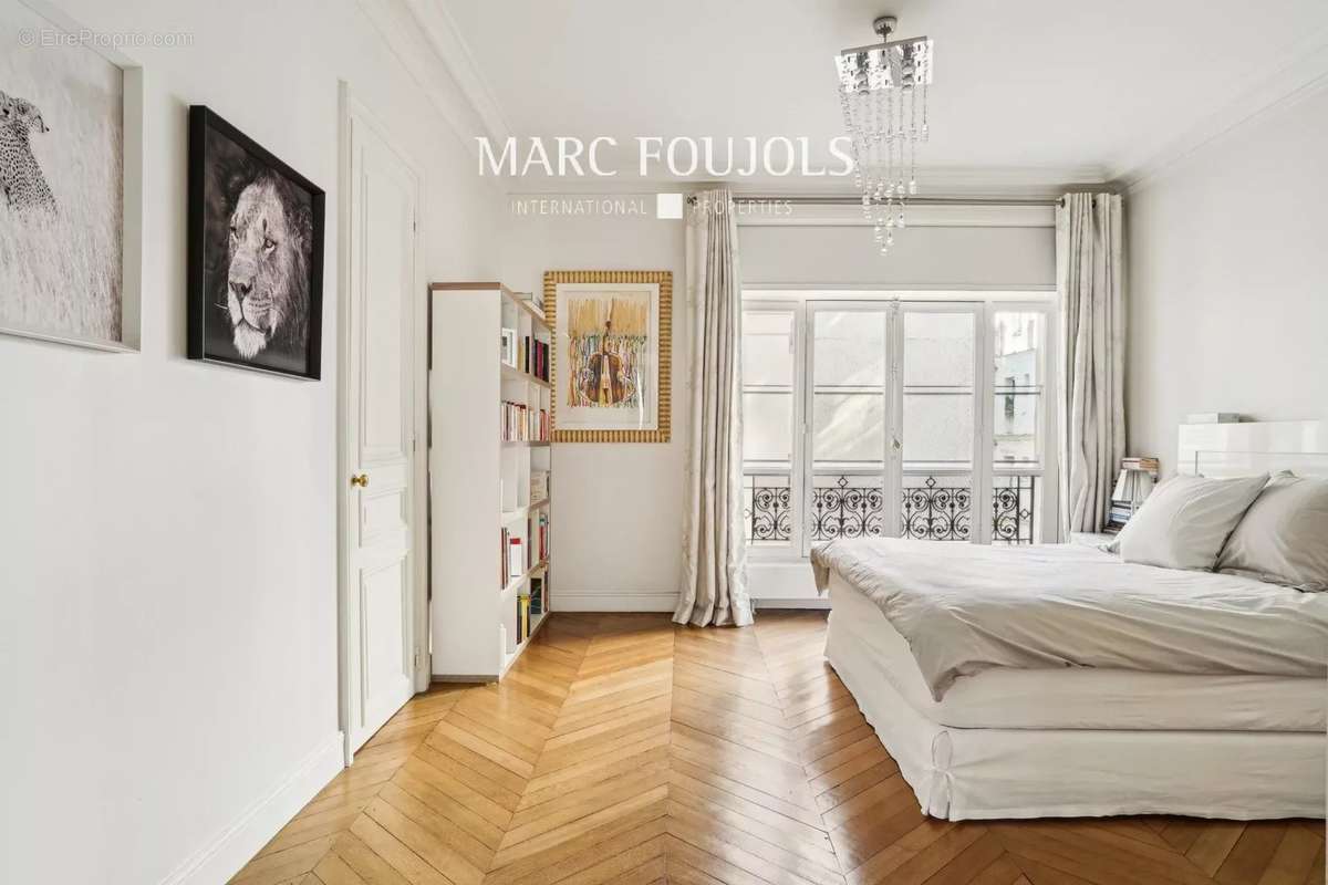 Appartement à PARIS-8E