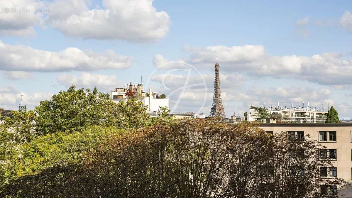 Appartement à PARIS-16E