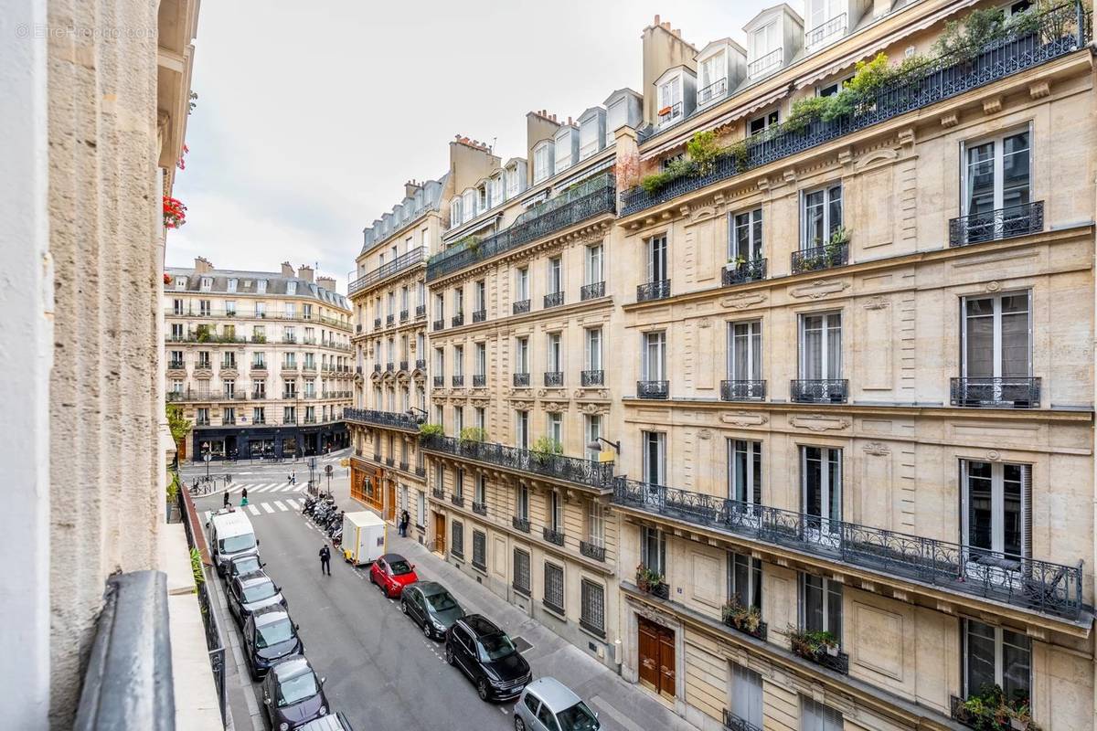 Appartement à PARIS-8E