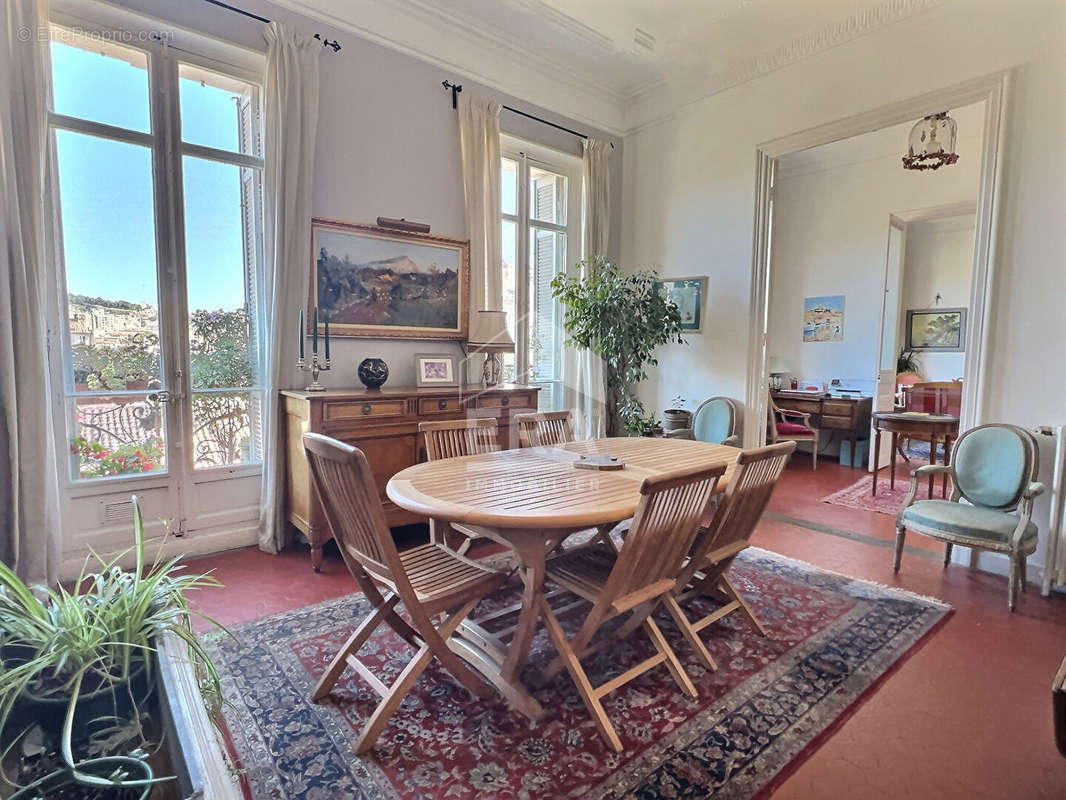 Appartement à MARSEILLE-6E