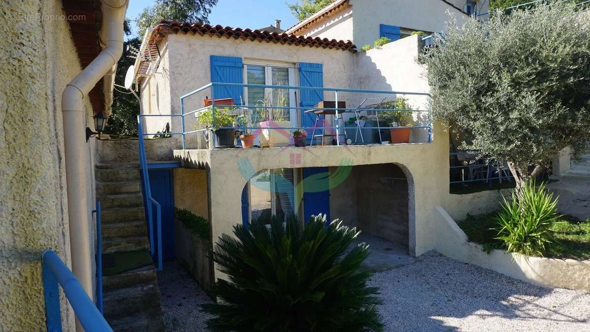 Maison à LES ADRETS-DE-L&#039;ESTEREL