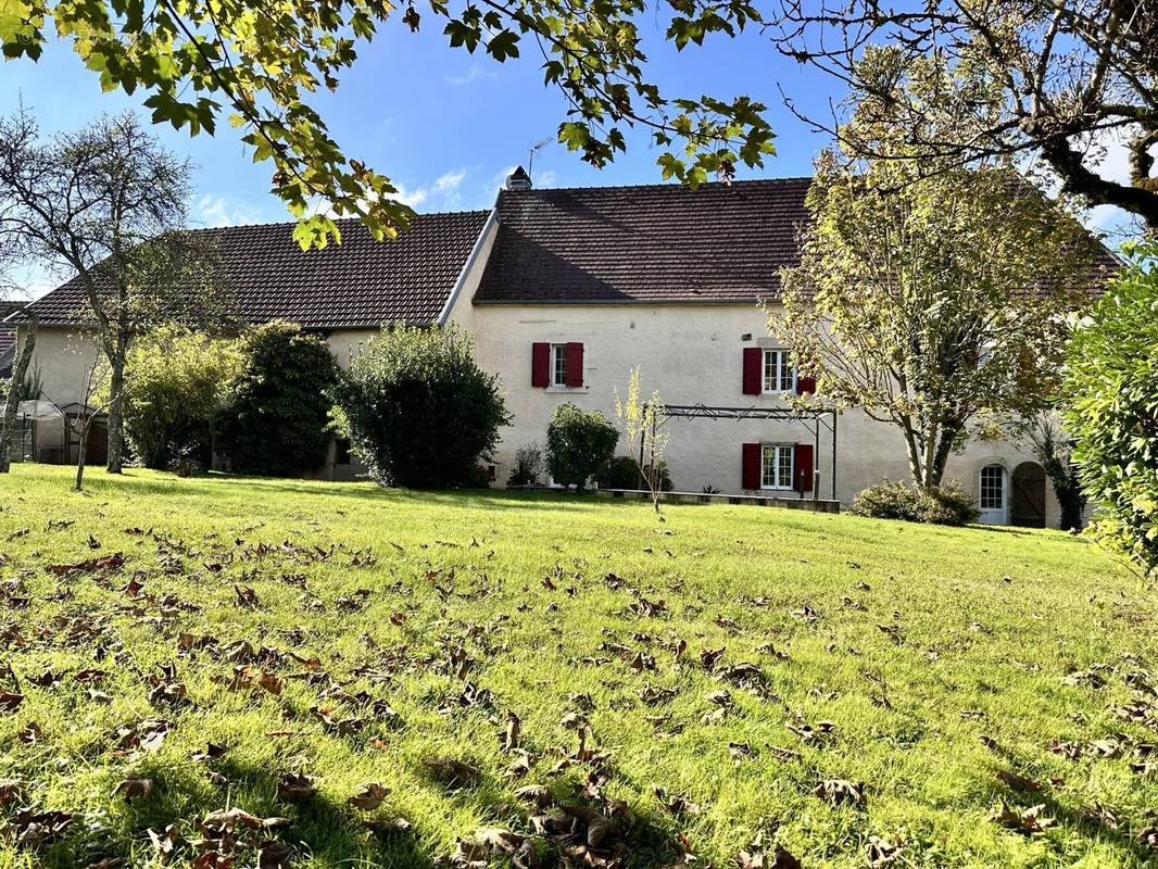 Maison à MIREBEAU-SUR-BEZE