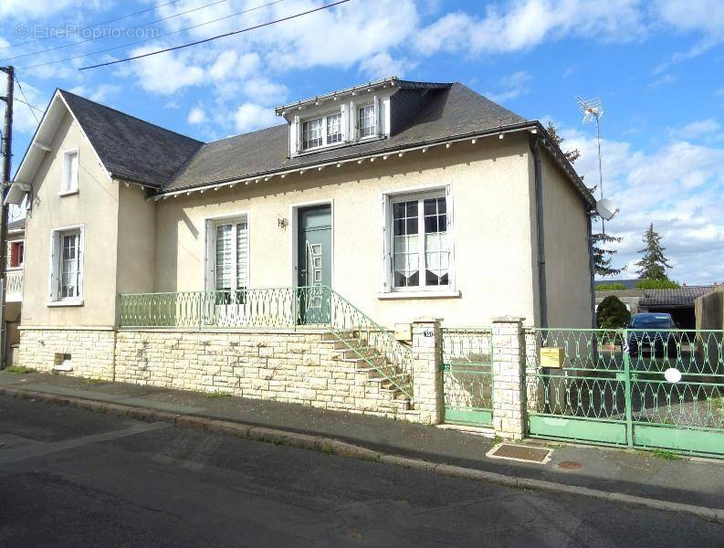   - Maison à THOUARS