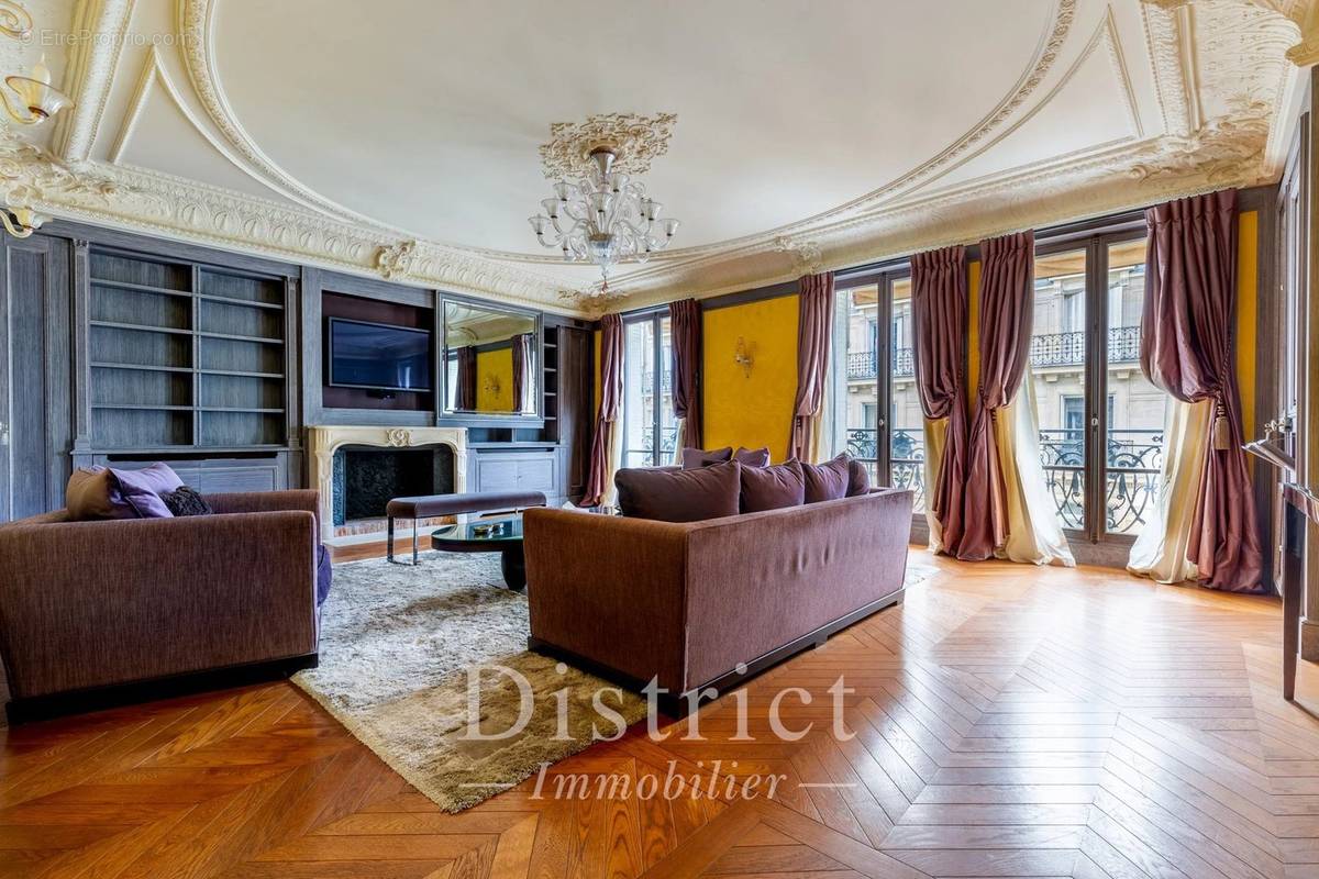 Appartement à PARIS-8E