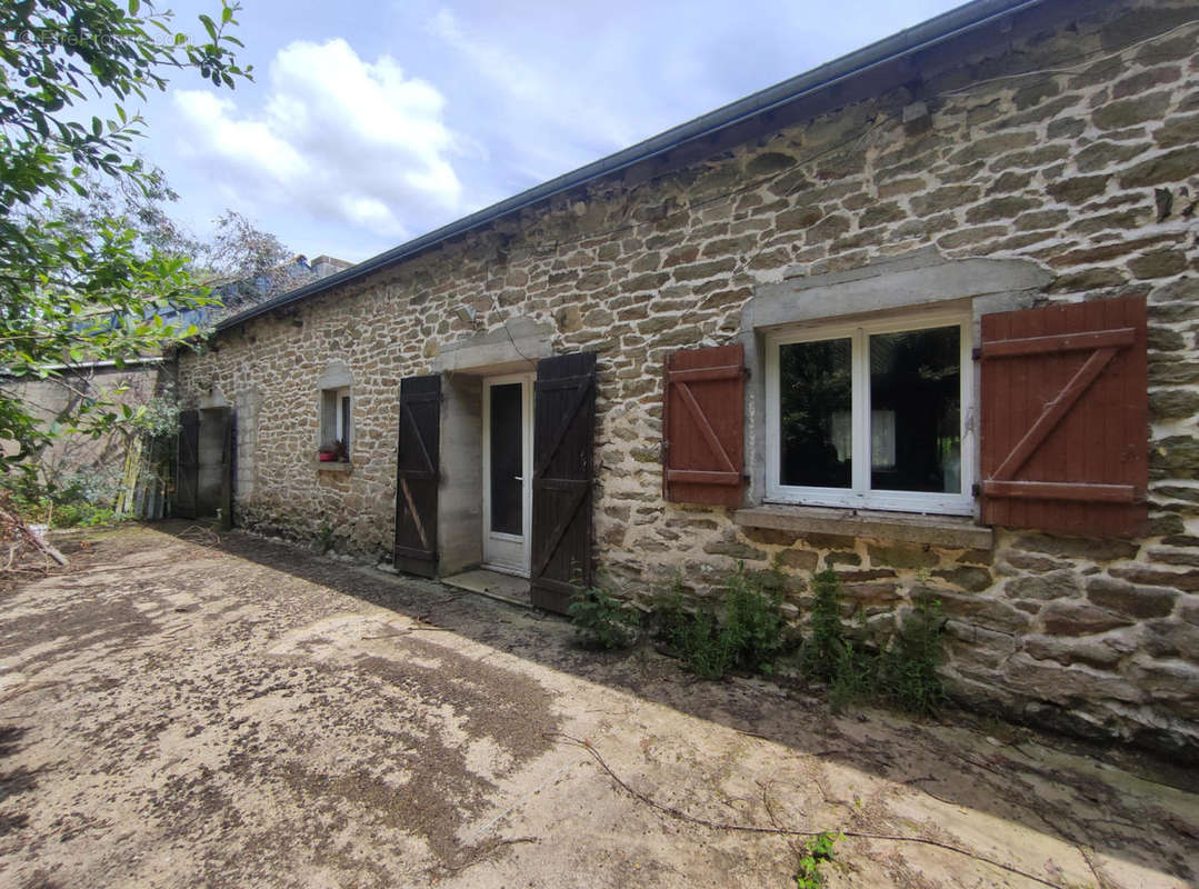 Arriere longère - Maison à ROUDOUALLEC