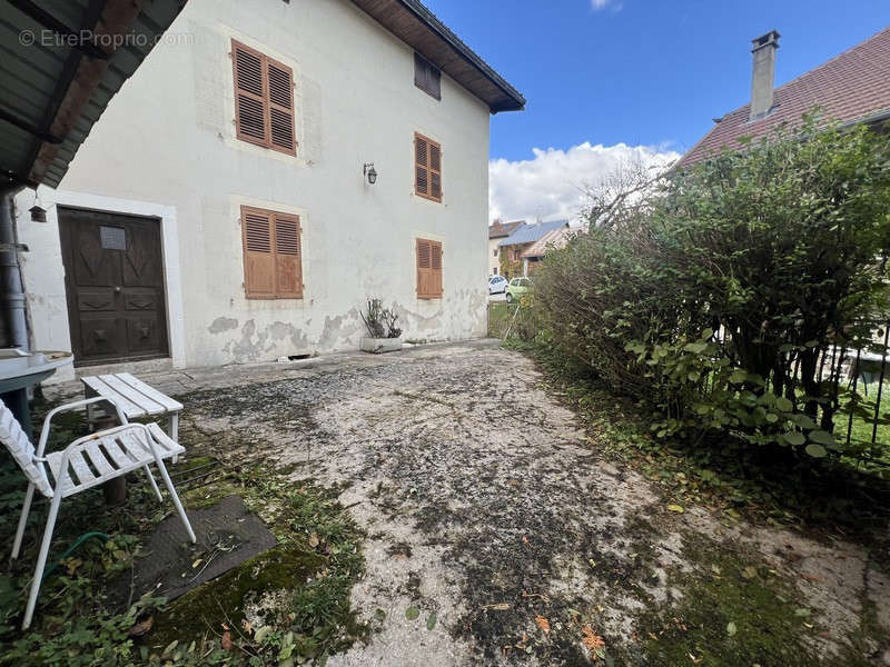 Maison à AVIGNON-LES-SAINT-CLAUDE