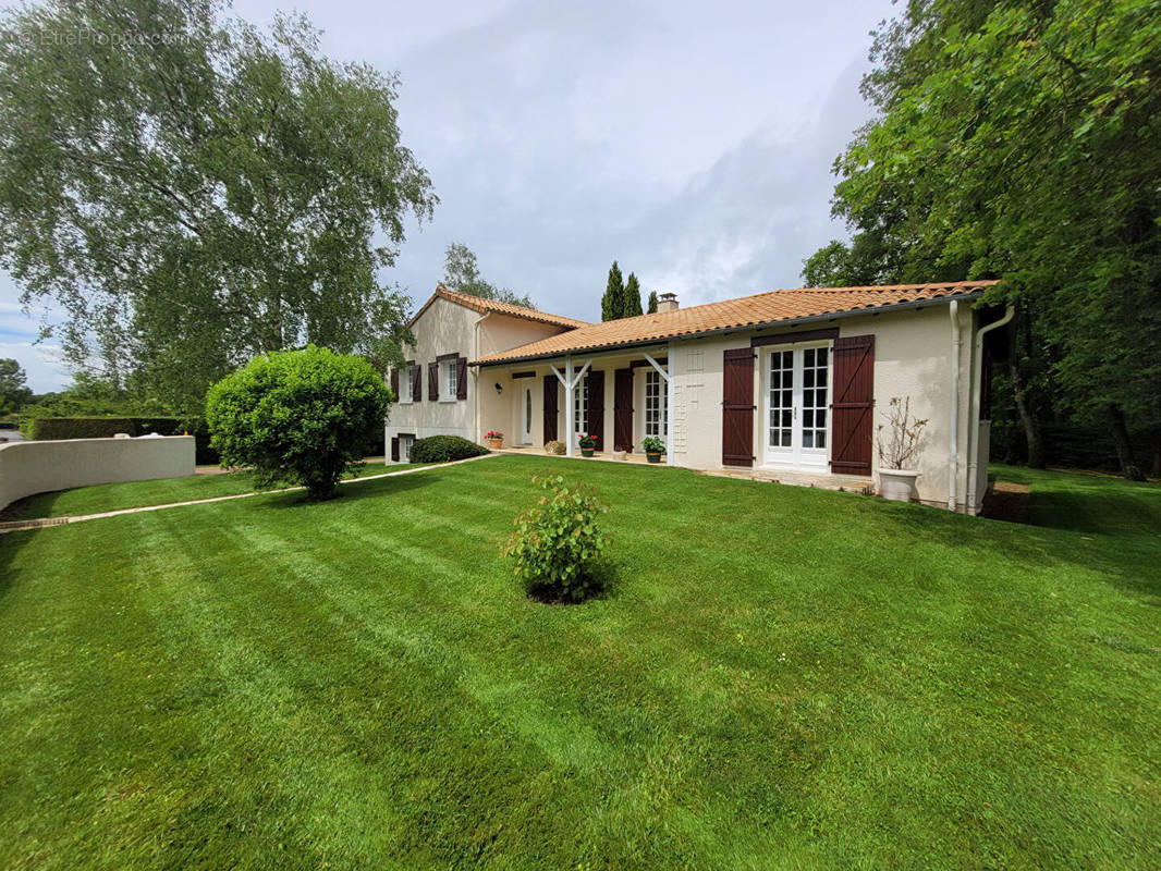 Maison à MIGNALOUX-BEAUVOIR