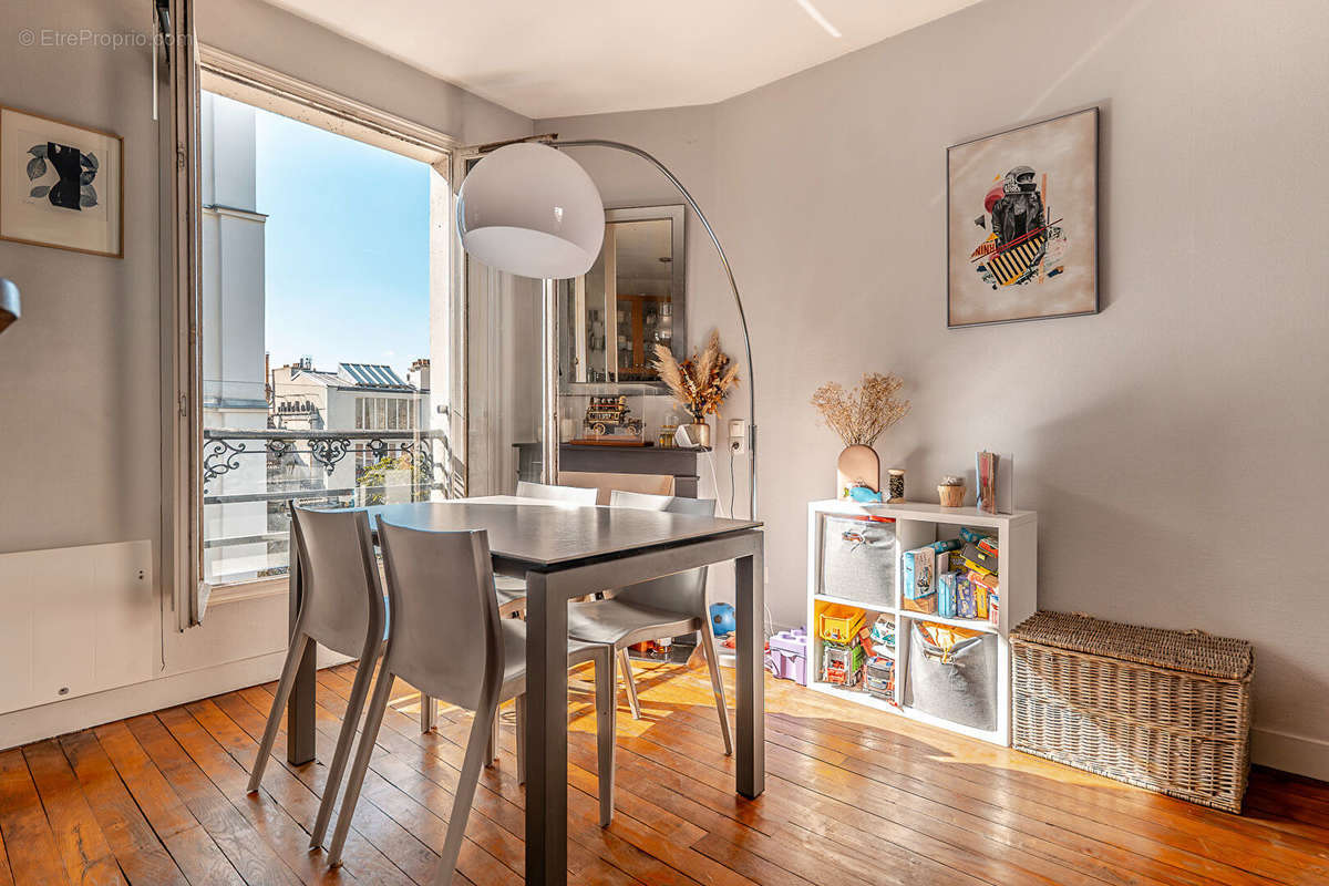 Appartement à PARIS-17E