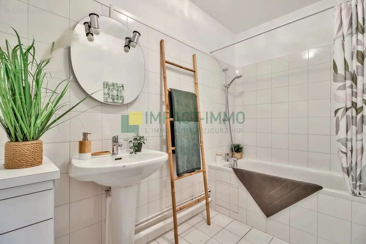 Appartement à COURBEVOIE