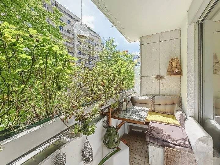 Appartement à COURBEVOIE