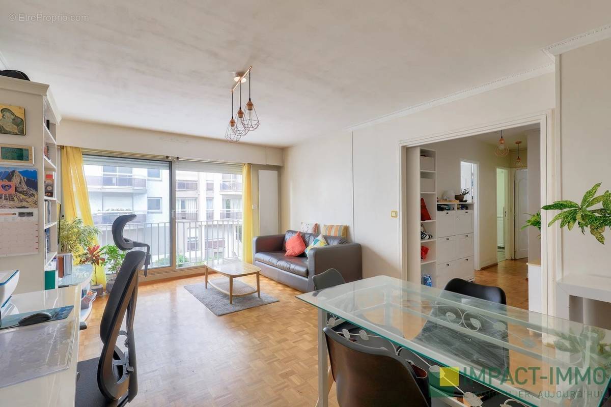 Appartement à COURBEVOIE