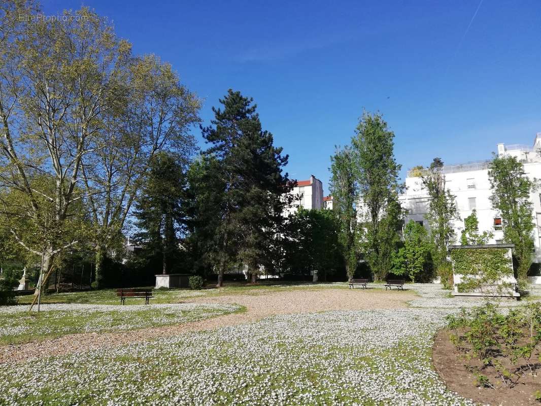 Appartement à COURBEVOIE