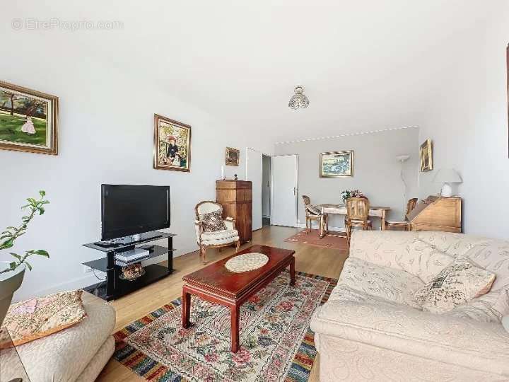 Appartement à COURBEVOIE