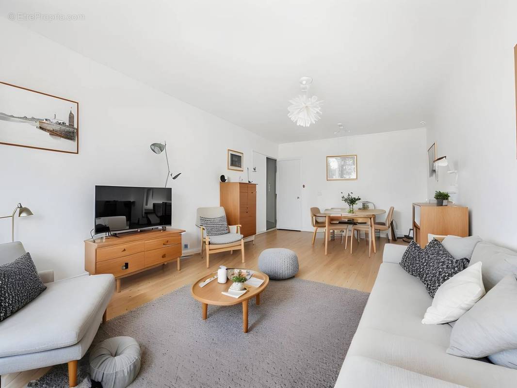 Appartement à COURBEVOIE