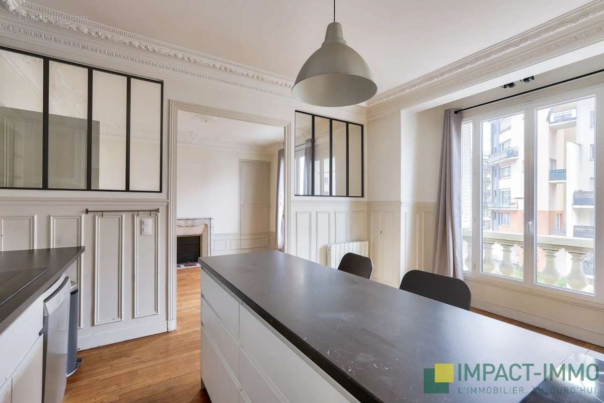 Appartement à COURBEVOIE